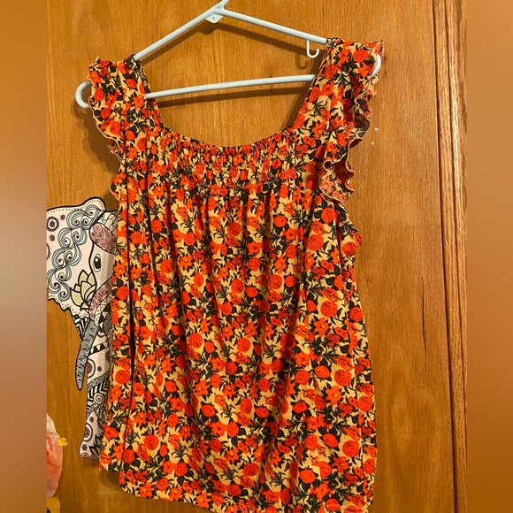 Selling a cute tank top! - Picture 1 of 3